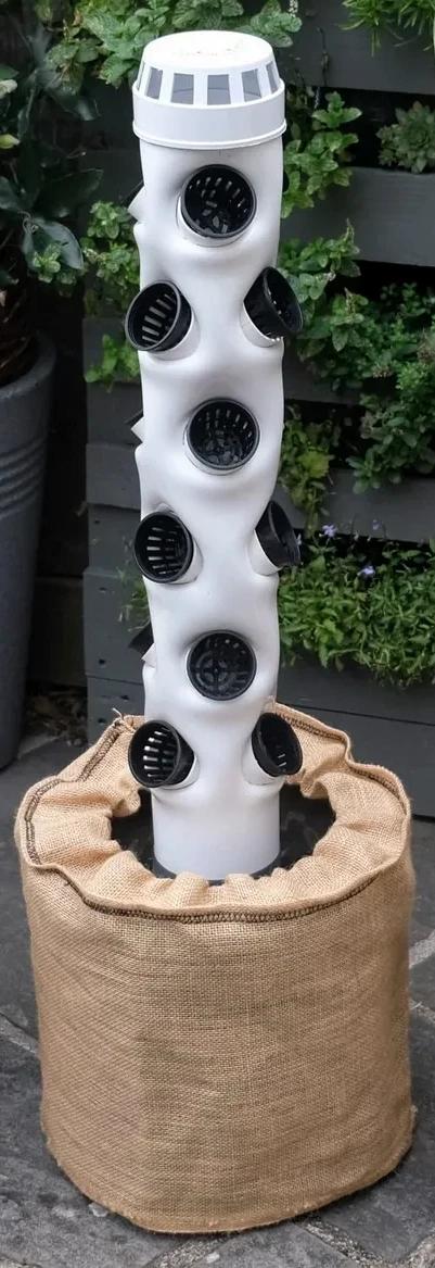 Hydroponic vertical grow tower
